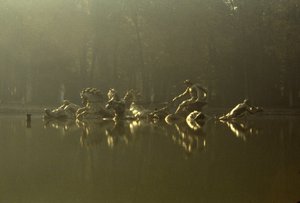 Schloss Versailles: Becken des Apollo von Tuby (Jean Baptiste Tubi genannt) von William M. Timlin