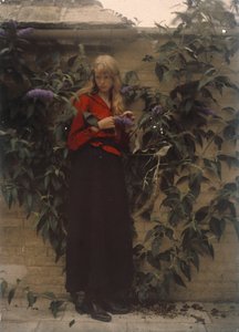 Christina mit lila Buddleja von Unbekannter Künstler
