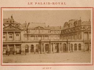 Kommune von Paris (1871): Ansicht des Palais-Royal in Paris vor dem Brand im Mai 1871