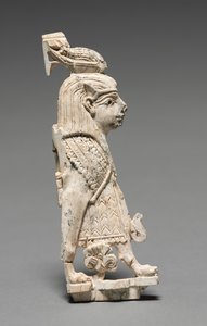 Dekorative Plakette: Geflügelte Sphinx, 900-800 v. Chr. von Unbekannt