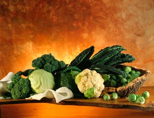 Diät: Stillleben mit Kohl (Brokkoli, Blumenkohl, Rosenkohl).