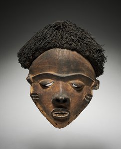 Weibliche Gesichtsmaske, Pende, frühes 20. Jahrhundert von Unbekannt