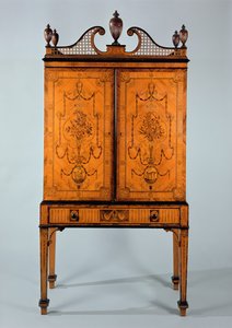 George III Craven Kabinett, Satinholz und Marketerie, auf Ständer von Unbekannt