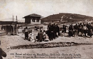 Griechenland, Mazedonien, Giannitsa (Yannitsa): Marsch in Yenidje Vardar (Yenidje-Varvar) - Postkarte 1914-1918 von William M. Timlin