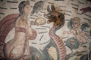 Halle des Arion. Meereslandschaft. Meereskreaturen. Nereiden und Tritonen. 3. - 4. Jahrhundert. Römische Villa del Casale, Sizilien. UNESCO-Weltkulturerbe. von William M. Timlin