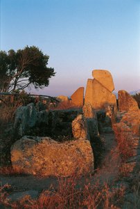 Italien, Sardinien, Arzachena, Provinz Olbia-Tempio, Li Longhi Gigantengrab, Rückansicht