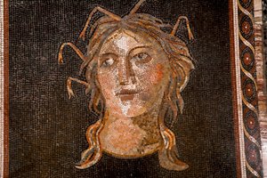 Meeresgöttin (3. Jahrhundert, Mosaik) von Alec Hunter