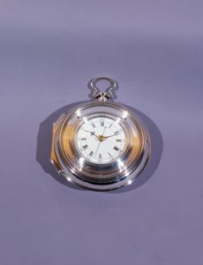 Marineuhr, in silbernem Doppelfutteral, von John Harrison und Sohn