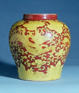 Ming rote und gelbe Balustervase (Chia Ching Mark) (1522-66) von Unbekannt