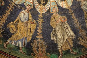 Mosaik der Decke des Baptisteriums von Neon. Detail der Prozession der zwölf Apostel, die sich um das zentrale Mosaik in zwei Richtungen bewegen und mit dem Treffen von St. Peter und St. Paul enden. 5. Jahrhundert, Ravenna, Italien. Eingetragen als UNESCO-