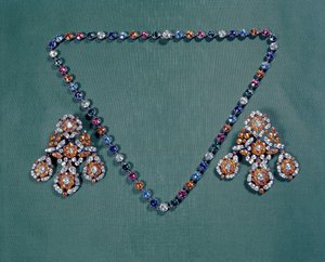 Halskette und Ohrring-Set mit mehrfarbigen Pasten, ca. 1760