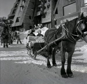 P. Topaloff und Alice Sapritch in Avoriaz während des Fantastischen Filmfestivals am 29. Januar von Unbekannter Künstler
