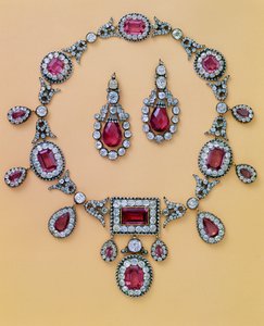 Teil eines antiken Spinell- und Diamantparure bestehend aus Tiara, Haarschmuck, Halskette und Ohrringen von Unbekannt