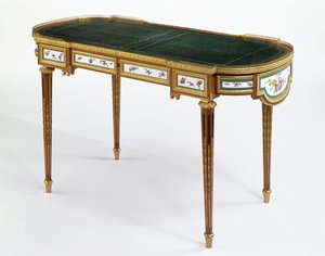 Porzellanmontierter Schreibtisch, datiert 1778, für die russische Kaiserin Maria Feodorovna von Martin Carlin