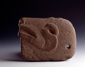 Präkolumbische Kunst, Maya-Zivilisation, Klassische Periode: Zoomorphe Axt aus geschnitztem Stein, die den Kopf eines Hirsches darstellt. Dim. 26,5 x B. 19,5 cm Guatemala, Museo Nazionale di Archeologia e Etnologia von Unbekannt