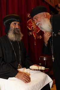 Priester in der koptischen Kirche von Abbassiya, Kairo