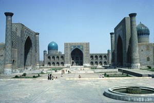Registan, mit den drei mohammedanischen Religionsschulen (Madrasahs) von Unbekannt