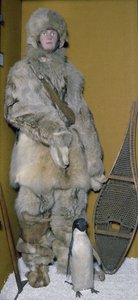 Schneeanzug und Zubehör, getragen von Dr. Edward Adrian Wilson auf der Discovery-Expedition mit Scott in der Antarktis von Unbekannt