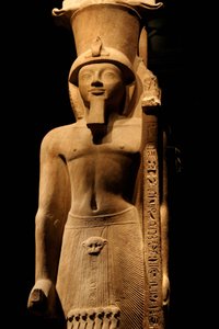 Statue des Pharaos Sethi II. (Seti oder Sety) (1200-1194 v. Chr.) der 19. Dynastie in rosa Gres, sie trägt ein Zepter mit dem Symbol des Gottes Amon, Ägyptisches Museum von Turin von Unknown