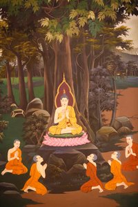 Der Buddha predigte seine erste Predigt an die fünf Mönche, Wandfresko, Wat Botum Tempel, Phnom Penh, 2022 (Foto)
