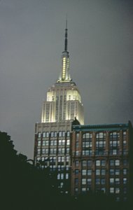 Das Empire State Building bei Nacht von Unbekannt