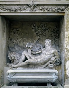 Das Nymphäum, Detail einer Statue eines Flussgottes in einer Nische, die ein Füllhorn hält, entworfen von Giacomo Vignola und Bartolomeo Ammannati, 1551-55