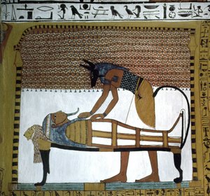 Gräber der Handwerker. Sennedjem-Mumie einbalsamiert von Gott Anubis, Deir El Medineh, Luxor, Ägypten. Anfang der 19. Dynastie von Leopold Blonder