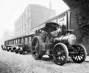 Vereinigtes Königreich: Eine Zugmaschine zieht eine Ladung. Manchester, ca. 1904 von Unbekannt