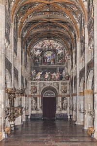 Ansicht des Kirchenschiffs und der Gegenfassade