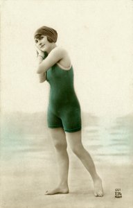 Frau im Badeanzug, ca. Anfang 1900 (Postkarte)