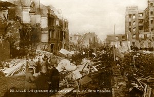 Erster Weltkrieg: Lille nach der Explosion vom 11. Januar 1916 (Postkarte) von Unbekannter Künstler