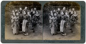 Große Schwestern und kleine Brüder im Land der aufgehenden Sonne, Yokohama, Japan, 1904 von Underwood and Underwood