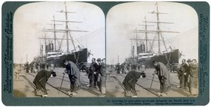 Begrüßung der Neuankömmlinge am Pier neben der Pacific Mail SS China, Yokohama, Japan, 1904