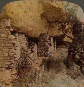 Heime einer verschwundenen Rasse - Klippenwohnungen im Walnut Canyon, Arizona, 1903. Künstler: Elmer Underwood, Bert Elias Underwood