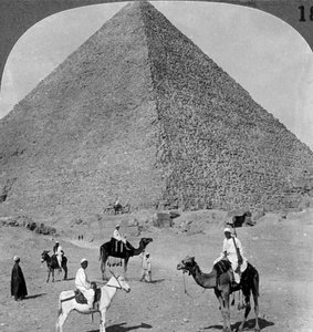 Grab von König Khufu, die Große Pyramide von Gizeh, Ägypten, 1905 von Underwood and Underwood