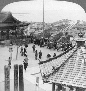 Blick nach Osten vom Mildera-Tempel über Otsu und den Biwa-See, Japan, 1904