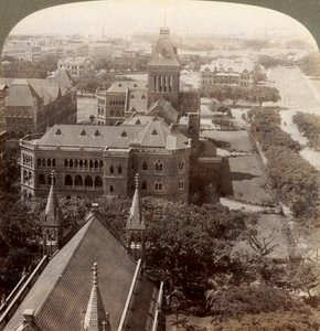 Über Universität und Sekretariatsplatz, Turm, S. vom Rajabai-Turm, Bombay, Indien, 1903 von Underwood and Underwood