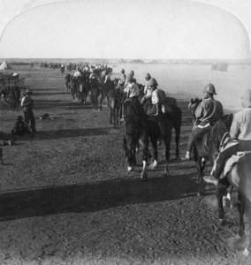 Die 38. Batterie am Modder vor der Teilnahme am Vormarsch von Roberts, Südafrika, Burenkrieg, 1900 von Underwood and Underwood