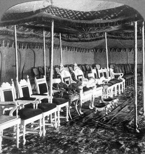 Das goldene Baldachin im Durbar-Zelt des Maharaja von Kaschmir, Delhi, Indien, 1903 von Underwood and Underwood