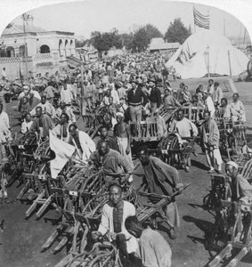 Schubkarrentransport am Bootsanleger, Tientsin Tianjin, China, 1901 von Underwood and Underwood