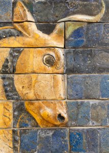 Istanbul, Türkei. Archäologisches Museum. Glasierter Ziegelstier im Relief vom Ischtar-Tor, Babylon, aus der Zeit von Nebukadnezar II. circa 604-562 v. Chr.