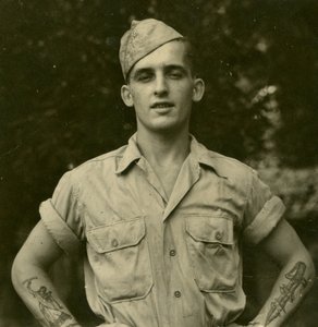 Tätowierter amerikanischer Soldat, ca. 1941