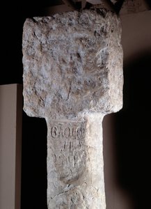 Afrikanische Kunst: Detail einer Besitzsäule, bekannt als Heiliger Augustinus, errichtet von dem portugiesischen Entdecker Diogo Cao in Südangola. 1486. Lissabon, Nationalmuseum für Alte Kunst von Unknown artist