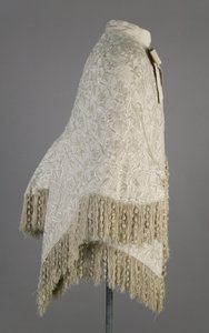 Bertha Palmers Mantel, ca. 1870 (Seitenansicht), Gerippte Seidenmoiré, Fransen und Kristallperlen von Unknown artist