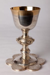 Kelch des Kaplans Georges Coquere. Gold- und Silberschmiedekunst von Unknown artist