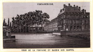 Hof des Brunnens und Karpfenteich von Fontainebleau (Seine und Marne, Region Île-de-France, Frankreich). Chromolithographie aus dem späten 19. Jahrhundert von Unknown artist