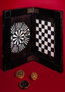 Spielbox aus Walnuss, Elfenbein und Ebenholz