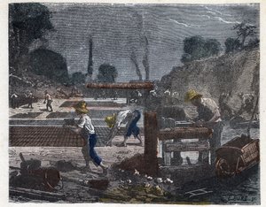 Herstellung eines Ziegels im 19. Jahrhundert: der Formarbeiter füllt seine Form mit Tonpaste, dann legt der Lehrling den Ziegel auf den Boden, um ihn zu trocknen. Gravur Ende des 19. Jahrhunderts.