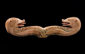 Orientalische Kunst: Tau de Houlette (Ende des Hirtenstabs) mit Elfenbeintierköpfen