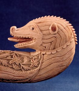Orientalische Kunst: Woulette Tau (Ende des Hirtenstabs) mit Elfenbeintierkopf (Detail)